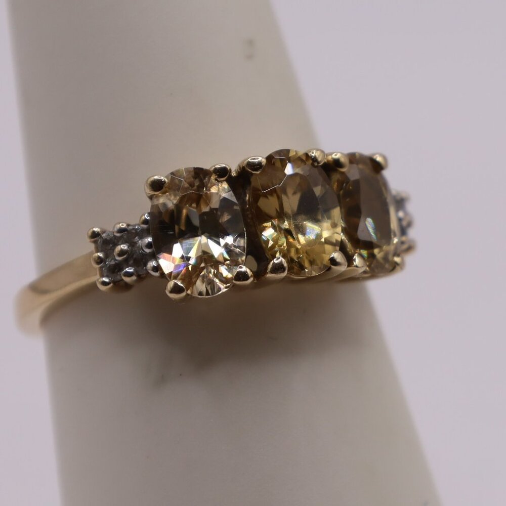 10KT GOLD YELLOW ZIRCON RING - Picture 7 of 11